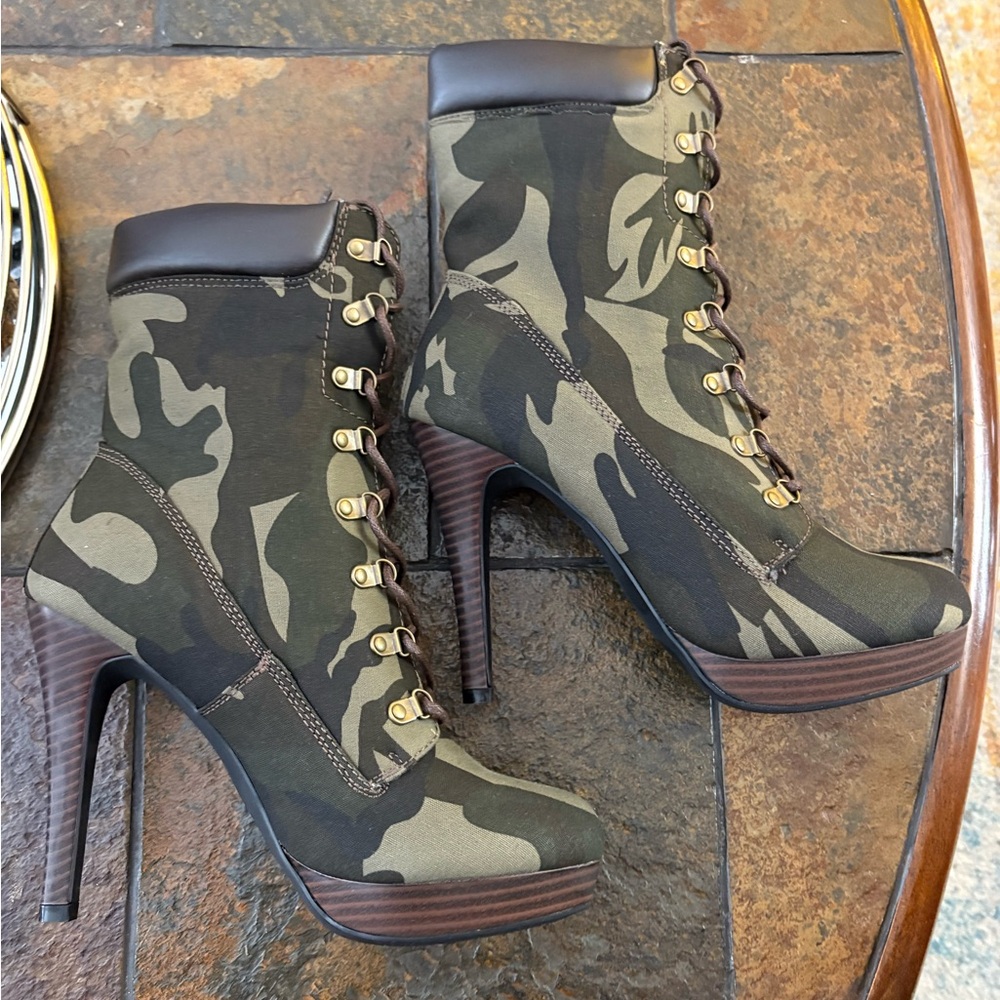 Stylish stiletto camo platform ankle boots - Picture 8 of 10